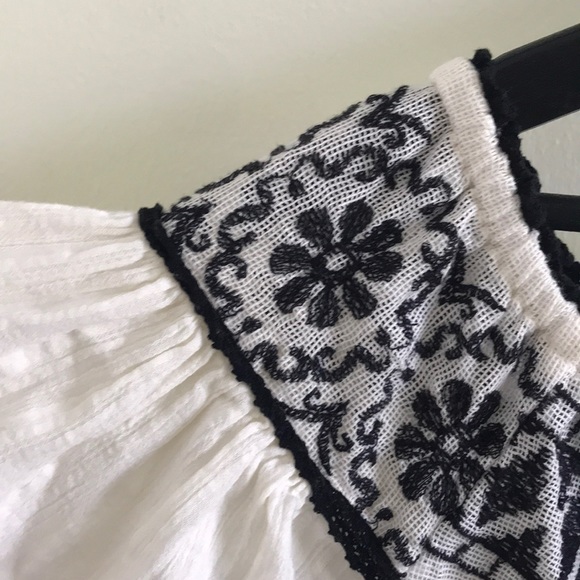 American Eagle Off the Shoulder Top - Picture 2 of 4